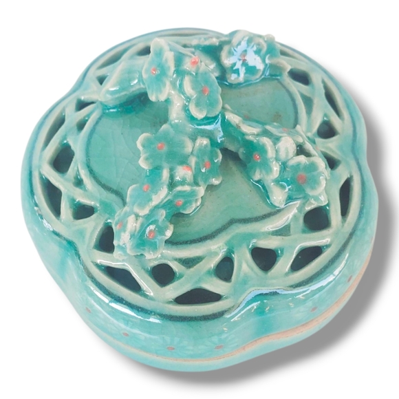 RARETurquoise Blue Raised flowers pattern storage Trinket...
